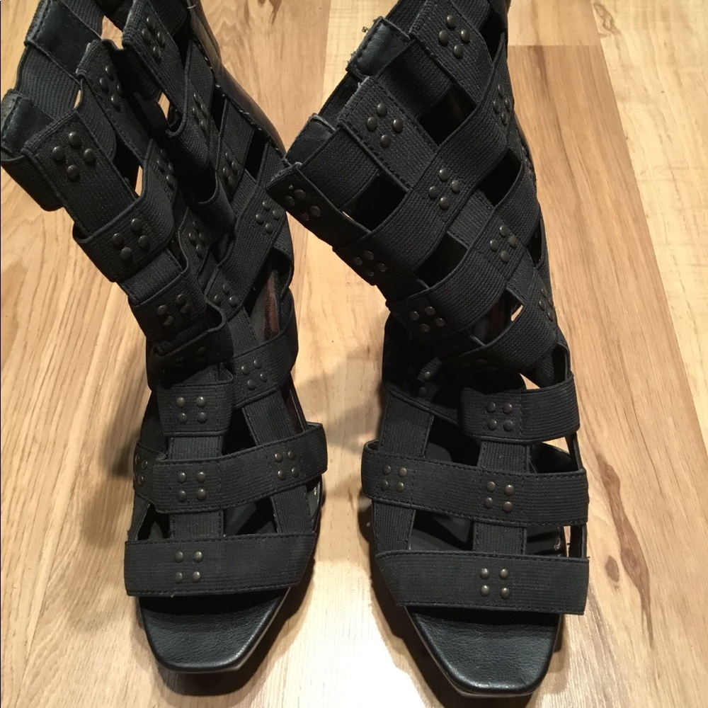Black platform - Picture 2 of 3